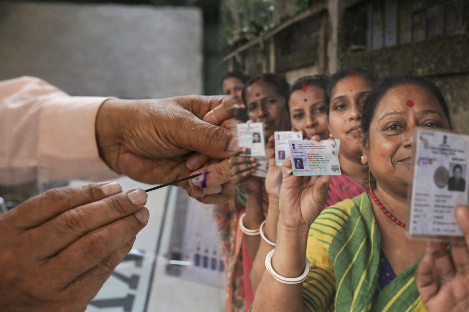 এক দফায় ভোটেই বাংলার বিধানসভা নির্বাচন? প্রশাসনিক প্রস্তুতির বার্তা দিয়ে কমিশনের দিকে বল ঠেলে দিল সিইও দফতর